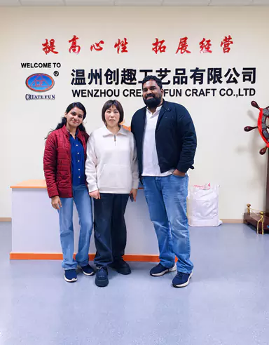 Kjøpere inspiserte Wenzhou Create Fun Craft Co., Ltd. fabrikkområdet